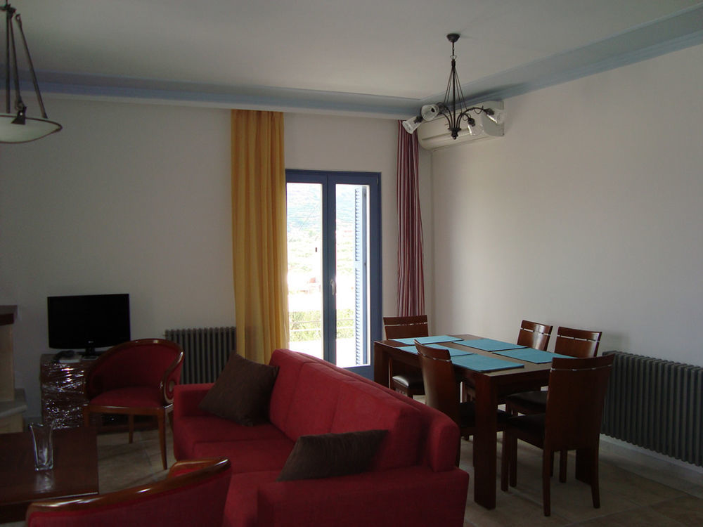Ferienwohnung Thealia Karefilianá Exterior foto